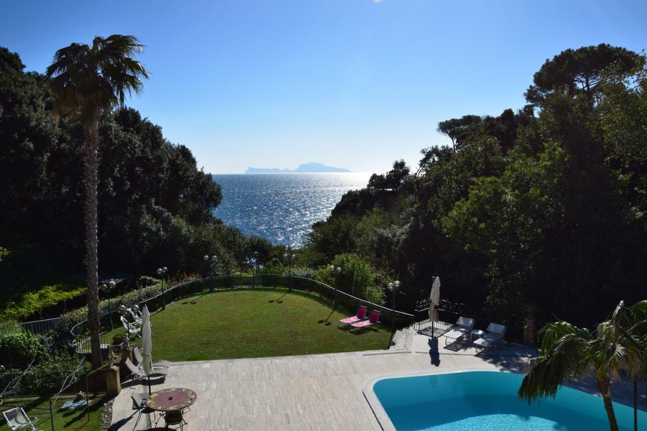 Holidays Naples Family - Pool In Front Of Capri מראה חיצוני תמונה